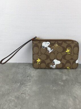 Coach X Peanuts Corner Zip Wristlet Wallet With Snoopy & Woodstock